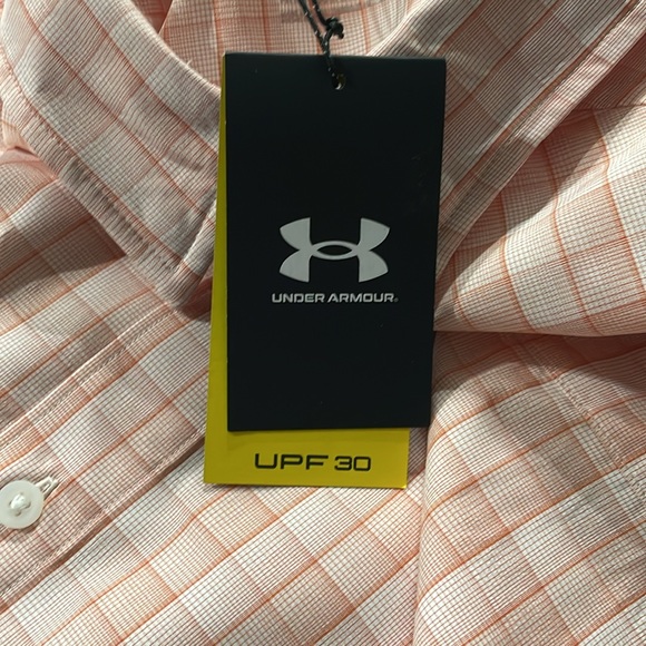 NWT Men’s button up short sleeve Under Armour - Picture 5 of 8